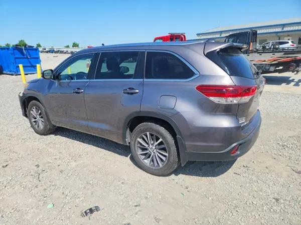 5TDJZRFH5JS827051 2018 TOYOTA HIGHLANDER - Image 2