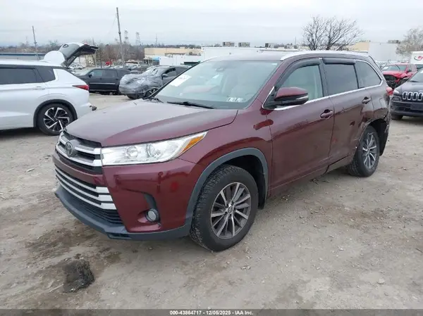 5TDJZRFH5JS828409 2018 TOYOTA HIGHLANDER - Image 2