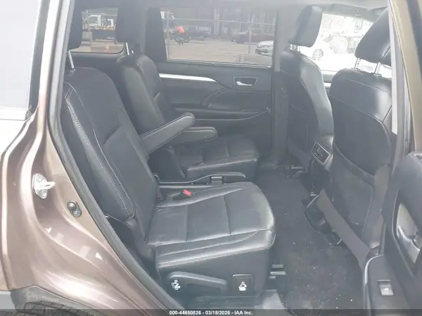 5TDJZRFH5JS828751 2018 TOYOTA HIGHLANDER - Image 8