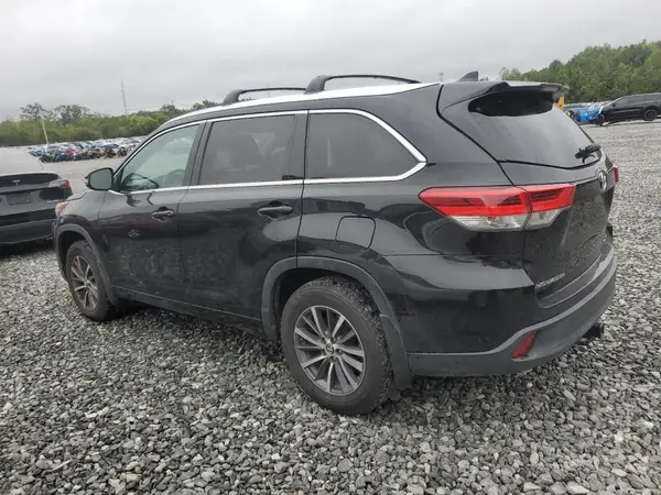 5TDJZRFH5JS832962 2018 TOYOTA HIGHLANDER - Image 2