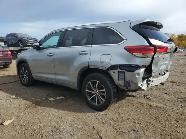 5TDJZRFH5JS840821 2018 TOYOTA HIGHLANDER - Image 2