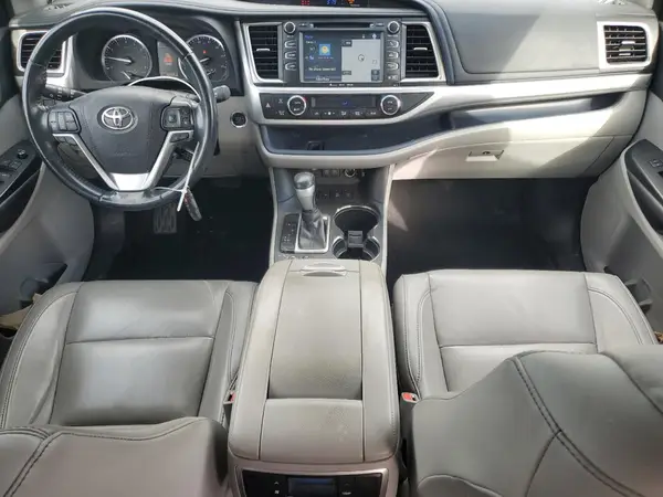 5TDJZRFH5JS840821 2018 TOYOTA HIGHLANDER - Image 8