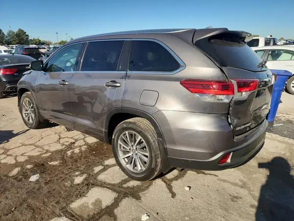 5TDJZRFH5JS849292 2018 TOYOTA HIGHLANDER - Image 2