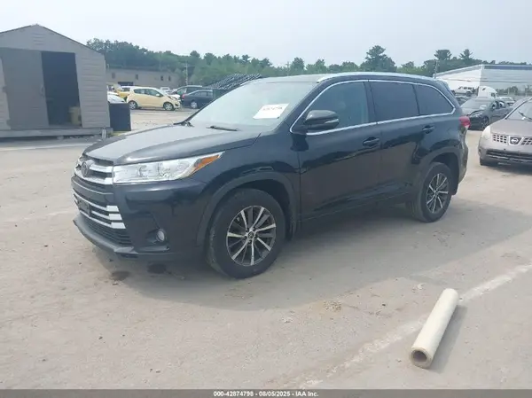 5TDJZRFH5JS855030 2018 TOYOTA HIGHLANDER - Image 2