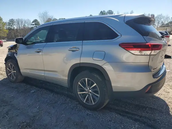 5TDJZRFH5JS857148 2018 TOYOTA HIGHLANDER - Image 2