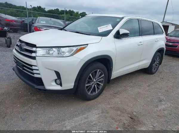 5TDJZRFH5JS857358 2018 TOYOTA HIGHLANDER - Image 2