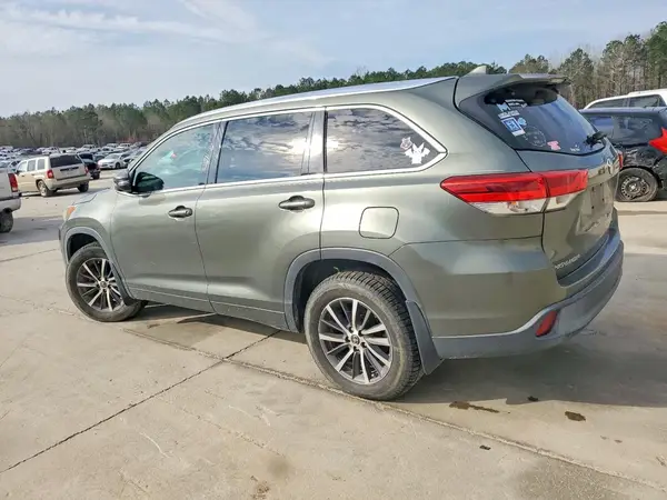 5TDJZRFH5JS857599 2018 TOYOTA HIGHLANDER - Image 2