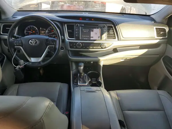 5TDJZRFH5JS857599 2018 TOYOTA HIGHLANDER - Image 8