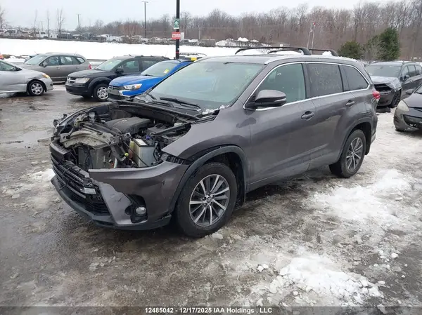 5TDJZRFH5JS859322 2018 TOYOTA HIGHLANDER - Image 2