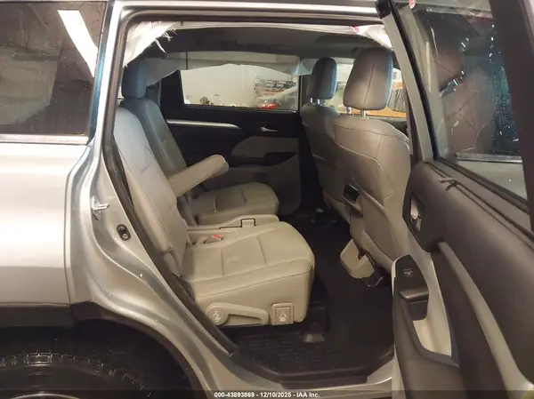 5TDJZRFH5JS863046 2018 TOYOTA HIGHLANDER - Image 8