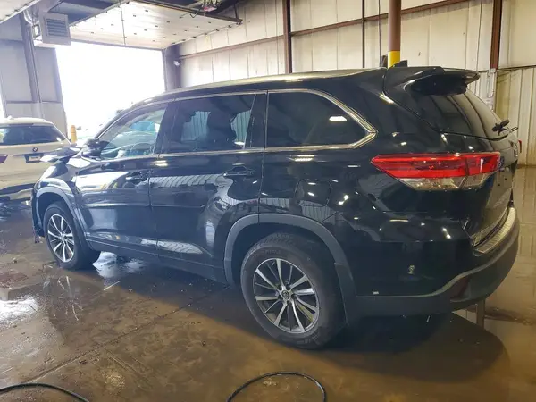 5TDJZRFH5JS865038 2018 TOYOTA HIGHLANDER - Image 2
