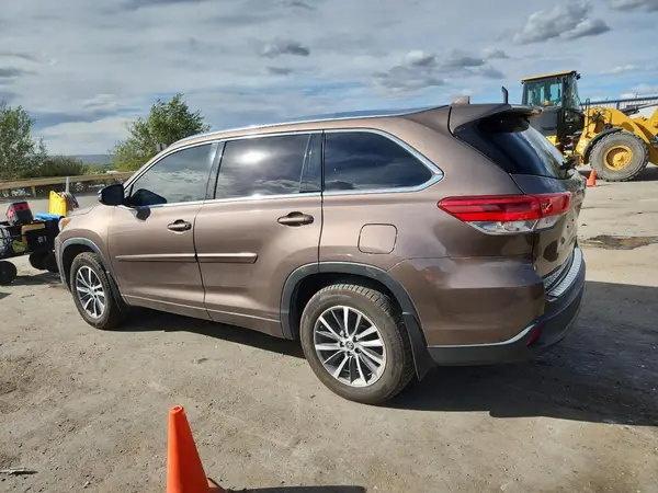 5TDJZRFH5JS870997 2018 TOYOTA HIGHLANDER - Image 2