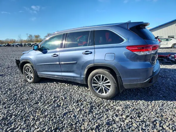 5TDJZRFH5JS871812 2018 TOYOTA HIGHLANDER - Image 2