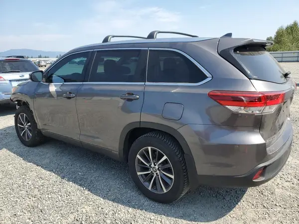 5TDJZRFH5JS874693 2018 TOYOTA HIGHLANDER - Image 2
