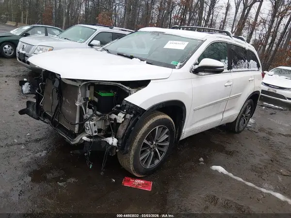 5TDJZRFH5JS881448 2018 TOYOTA HIGHLANDER - Image 2