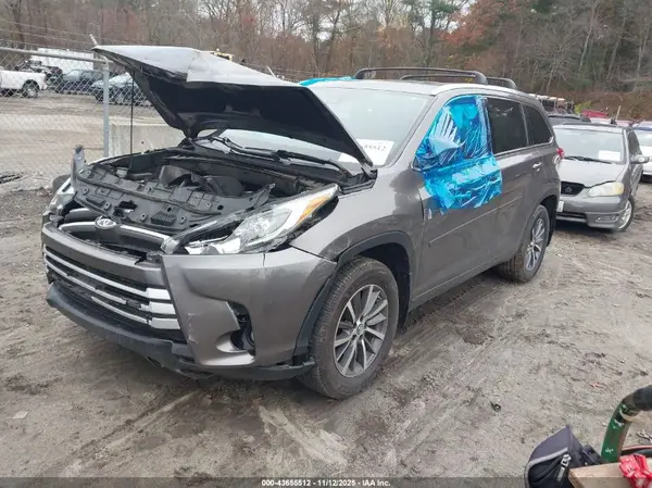 5TDJZRFH5JS882115 2018 TOYOTA HIGHLANDER - Image 2
