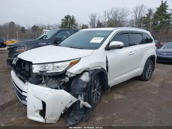 5TDJZRFH5JS896130 2018 TOYOTA HIGHLANDER - Image 2
