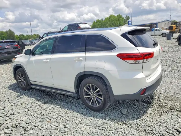 5TDJZRFH5JS898699 2018 TOYOTA HIGHLANDER - Image 2