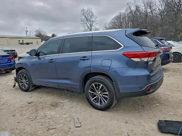 5TDJZRFH5JS901391 2018 TOYOTA HIGHLANDER - Image 2