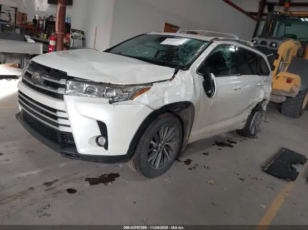 5TDJZRFH5JS902721 2018 TOYOTA HIGHLANDER - Image 2