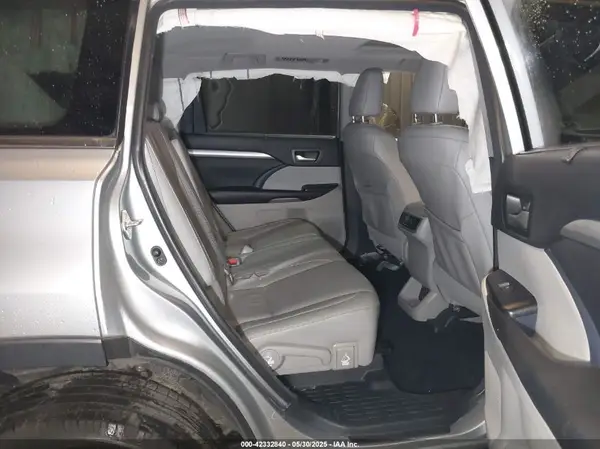 5TDJZRFH5JS912469 2018 TOYOTA HIGHLANDER - Image 8