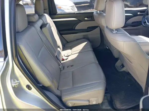 5TDJZRFH5KS562861 2019 TOYOTA HIGHLANDER - Image 8