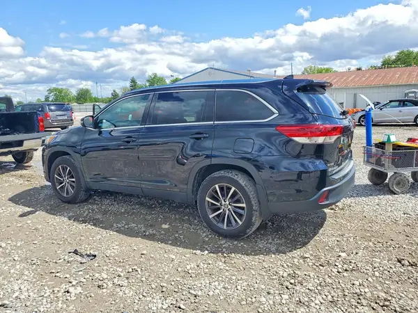 5TDJZRFH5KS567736 2019 TOYOTA HIGHLANDER - Image 2