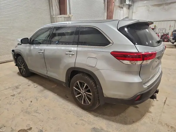 5TDJZRFH5KS568367 2019 TOYOTA HIGHLANDER - Image 2