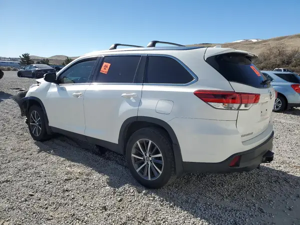 5TDJZRFH5KS570491 2019 TOYOTA HIGHLANDER - Image 2