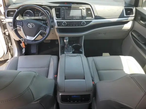 5TDJZRFH5KS570670 2019 TOYOTA HIGHLANDER - Image 8
