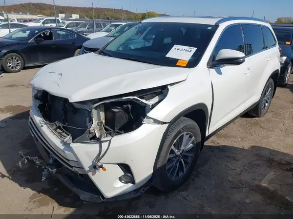5TDJZRFH5KS571527 2019 TOYOTA HIGHLANDER - Image 2