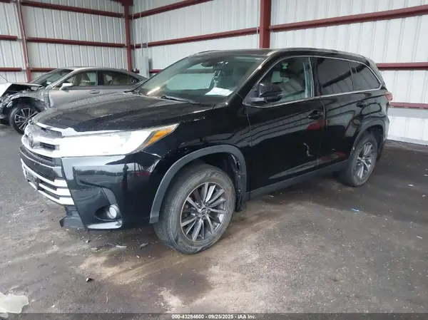 5TDJZRFH5KS575352 2019 TOYOTA HIGHLANDER - Image 2