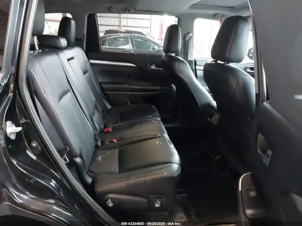 5TDJZRFH5KS575352 2019 TOYOTA HIGHLANDER - Image 8