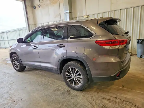 5TDJZRFH5KS578087 2019 TOYOTA HIGHLANDER - Image 2
