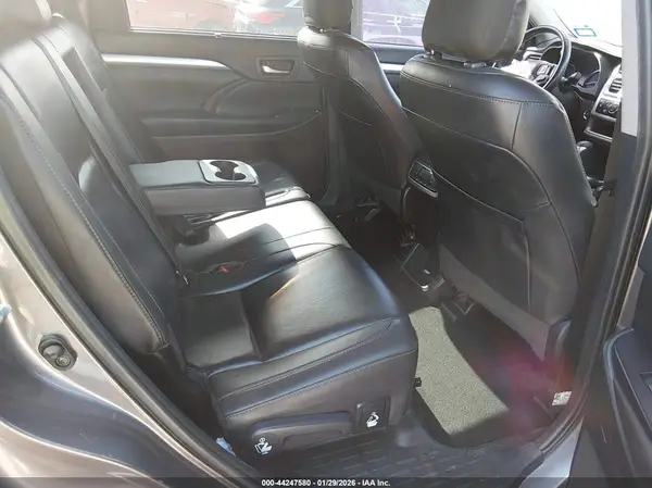 5TDJZRFH5KS584942 2019 TOYOTA HIGHLANDER - Image 8