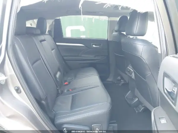 5TDJZRFH5KS585508 2019 TOYOTA HIGHLANDER - Image 8