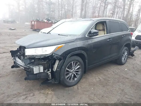 5TDJZRFH5KS586769 2019 TOYOTA HIGHLANDER - Image 2