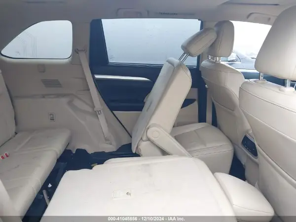 5TDJZRFH5KS586769 2019 TOYOTA HIGHLANDER - Image 8