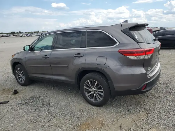 5TDJZRFH5KS587212 2019 TOYOTA HIGHLANDER - Image 2