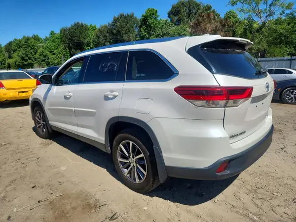 5TDJZRFH5KS589008 2019 TOYOTA HIGHLANDER - Image 2