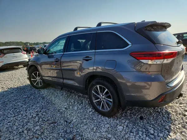5TDJZRFH5KS589137 2019 TOYOTA HIGHLANDER - Image 2