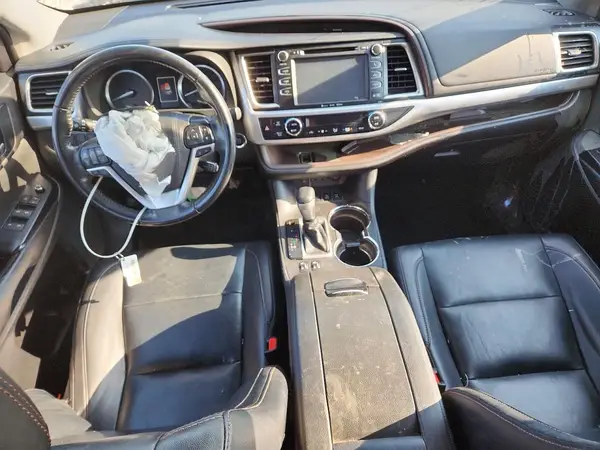 5TDJZRFH5KS589137 2019 TOYOTA HIGHLANDER - Image 8