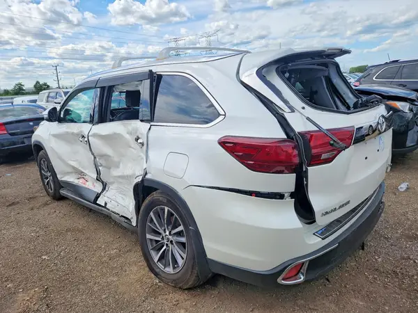 5TDJZRFH5KS596041 2019 TOYOTA HIGHLANDER - Image 2