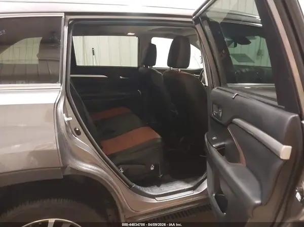 5TDJZRFH5KS596850 2019 TOYOTA HIGHLANDER - Image 8