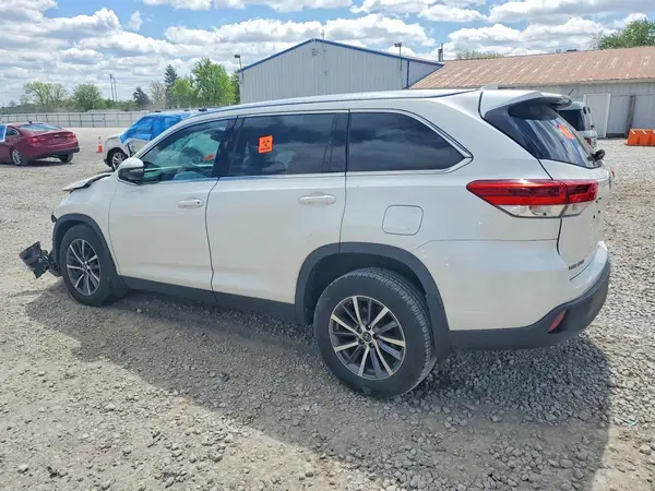 5TDJZRFH5KS596931 2019 TOYOTA HIGHLANDER - Image 2