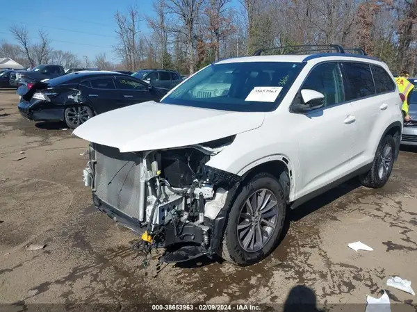 5TDJZRFH5KS601917 2019 TOYOTA HIGHLANDER - Image 2