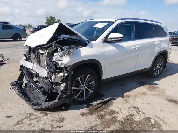 5TDJZRFH5KS603649 2019 TOYOTA HIGHLANDER - Image 2