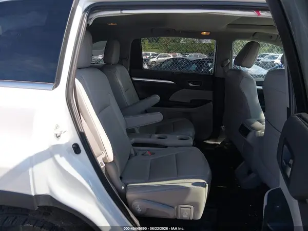 5TDJZRFH5KS603649 2019 TOYOTA HIGHLANDER - Image 8