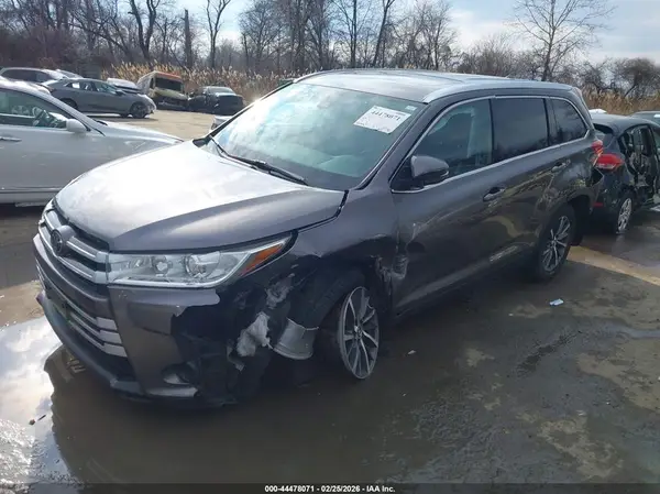 5TDJZRFH5KS605241 2019 TOYOTA HIGHLANDER - Image 2