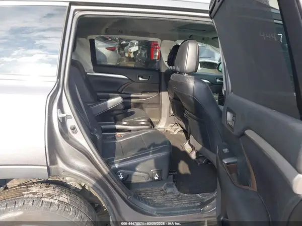 5TDJZRFH5KS605241 2019 TOYOTA HIGHLANDER - Image 8